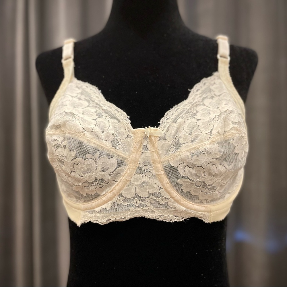 Vintage cream 34C lace bra
